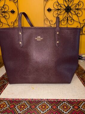 Coach Medium City Tote